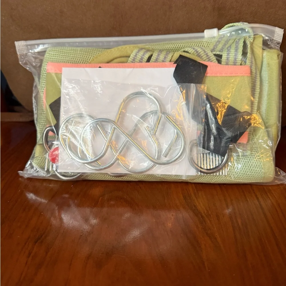 Grooming Hammock to assist with clipping cats or small dogs nails - Brand new
